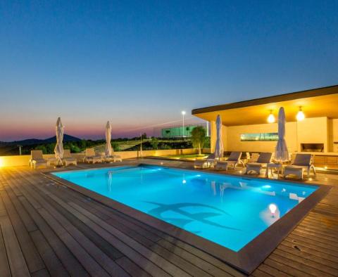 Fantastique domaine 5***** avec terrain de tennis à Hvar, à vendre - pic 44