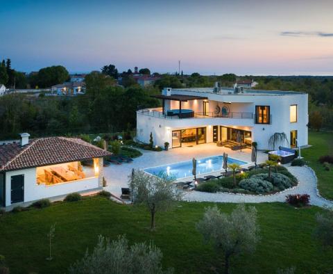 Magnifique villa avec courts de tennis à Juršići, Svetvinčenat, à vendre - pic 3