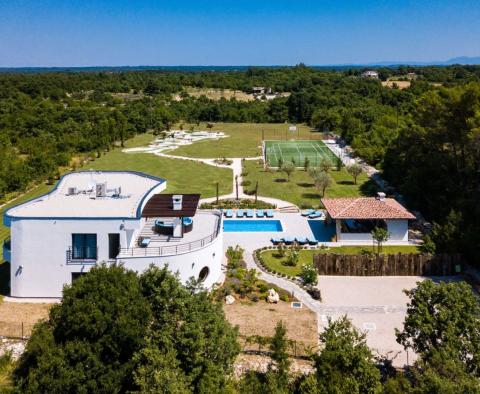 Magnifique villa avec courts de tennis à Juršići, Svetvinčenat, à vendre - pic 47