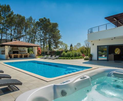 Magnifique villa avec courts de tennis à Juršići, Svetvinčenat, à vendre - pic 52