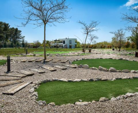 Wunderschöne Villa mit Tennisplätzen in Juršići, Svetvinčenat, zu verkaufen - foto 59