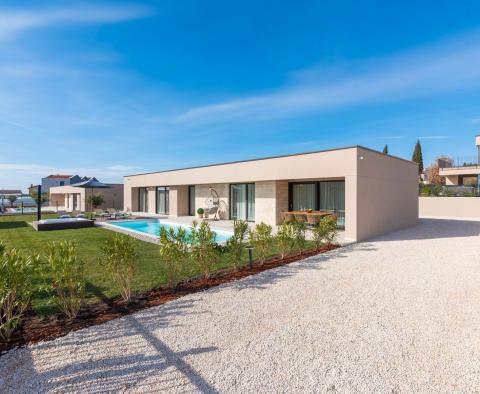 Neue Villa von maßgeschneiderter Schönheit in Poreč, zu verkaufen - foto 12