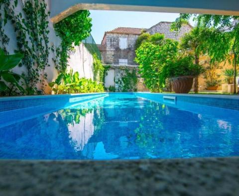 Beau palais vénitien sur l'île de Hvar avec piscine - pic 3