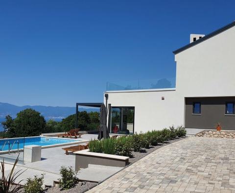 Villa de qualité supérieure avec piscine à Kostrena, avec une vue imprenable sur la mer, à vendre - pic 2