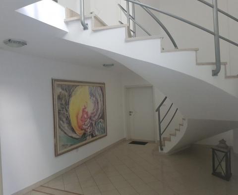 Grande villa avec piscine à Rijeka, à vendre - pic 14