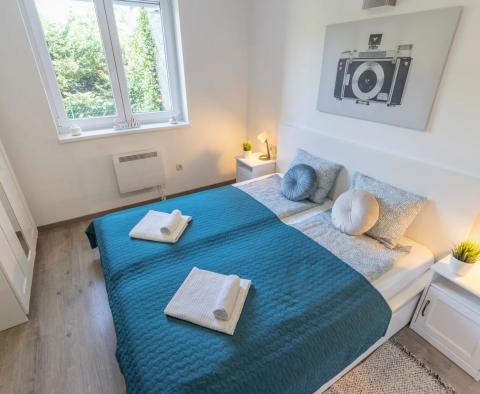 Neu renovierte Wohnung mit 2 Schlafzimmern und Garten in Pobri, zu verkaufen - foto 4