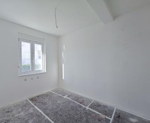 Rabatt! Apartment mit 2 Schlafzimmern im ersten Stock mit Gemeinschaftspool! - foto 7