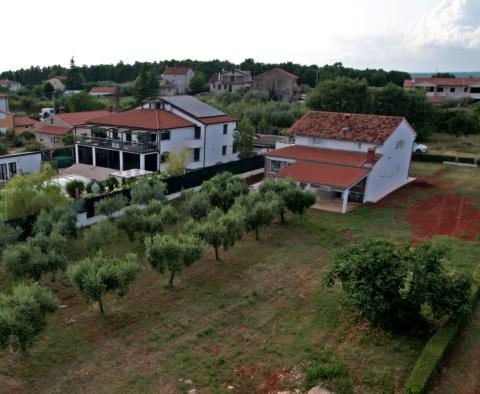 House with a spacious garden in Porec region, 5 km from the sea, for sale - pic 2