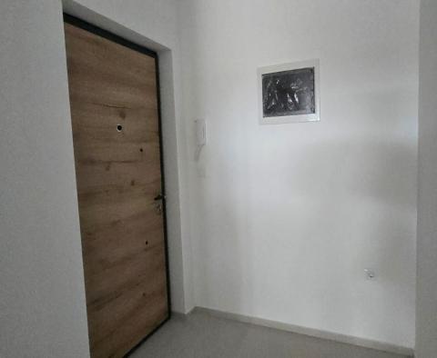 Appartement neuf exclusif au rez-de-chaussée avec jardin et piscine à Liznjan, à vendre - pic 19