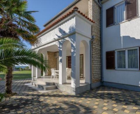 Maison d'hôtes avec 4 appartements sur la Riviera de Zadar, à 80 mètres de la mer, à vendre - pic 8