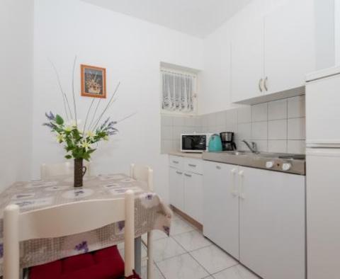 Pensjonat z 4 apartamentami na Riwierze Zadar, 80 metrów od morza, na sprzedaż - pic 10