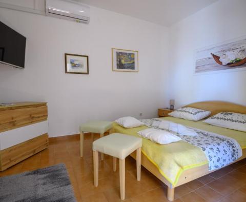 Pensjonat z 4 apartamentami na Riwierze Zadar, 80 metrów od morza, na sprzedaż - pic 22