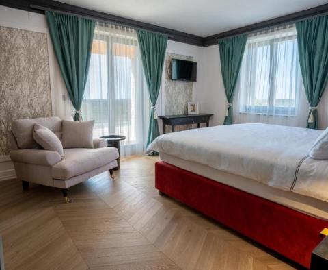 Moderní rodinný hotel s profesionální restaurací a panoramatickým výhledem v Buje, na prodej - pic 21