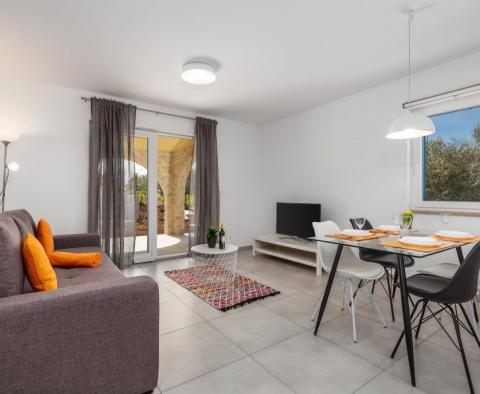 Kompleks apartamentów 1,5 km od morza w Porec, na sprzedaż - pic 60