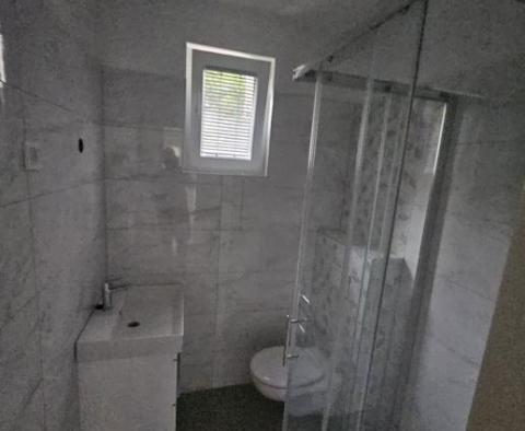 Dům se 3 apartmány na Vir, 100 m od moře, na prodej - pic 11