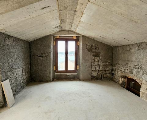 Maison unique à Vrsar avec vue sur la mer, à seulement 50 mètres de la mer, à vendre - pic 16