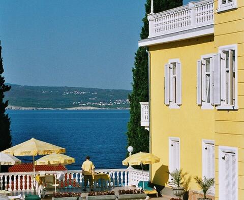 Grand hôtel à Crikvenica, à 45 m de la mer, à vendre - pic 8