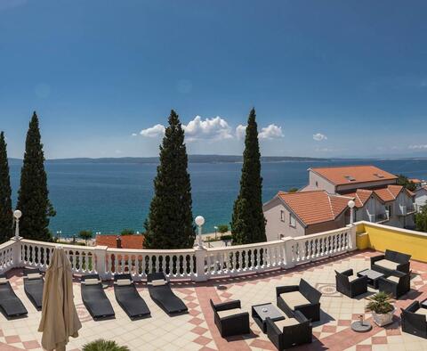 Grand hôtel à Crikvenica, à 45 m de la mer, à vendre - pic 3