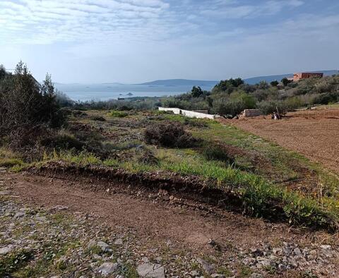 Städtisches Grundstück in der Gegend von Trogir, mit Meerblick, zu verkaufen - foto 2