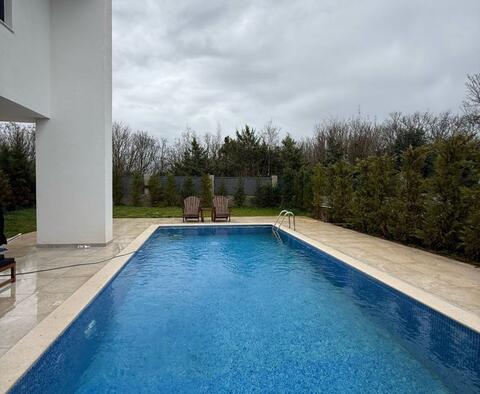 New modern design villa in Rovinj, 7 km from the sea, for sale - pic 2