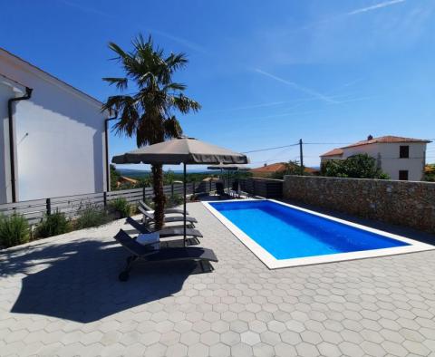 Rez-de-chaussée avec piscine à Krk, dans le village de Garica, à vendre - pic 3