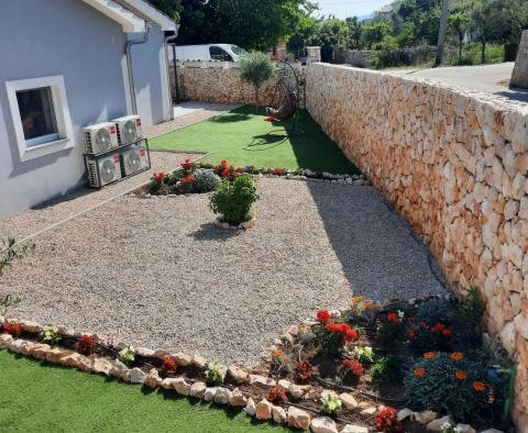 Rez-de-chaussée avec piscine à Krk, dans le village de Garica, à vendre - pic 25