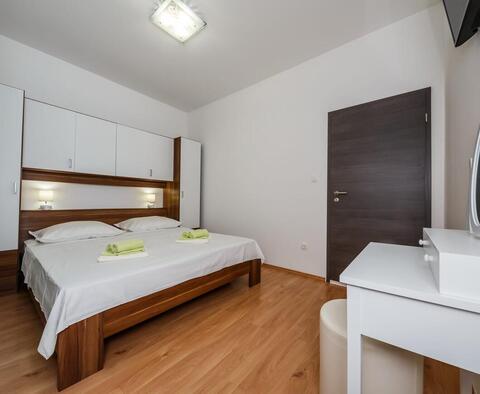 Apartament na parterze, Kastela, 80m od morza, na sprzedaż - pic 8