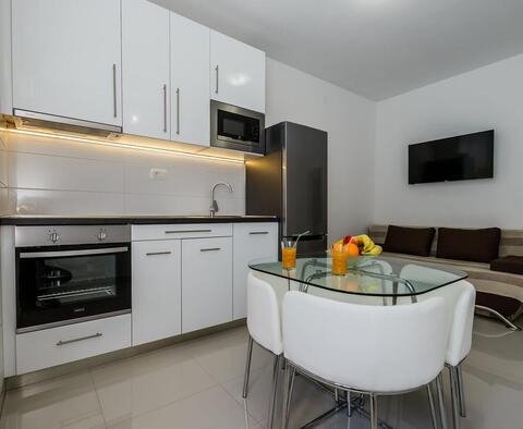 Apartament na parterze, Kastela, 80m od morza, na sprzedaż - pic 10