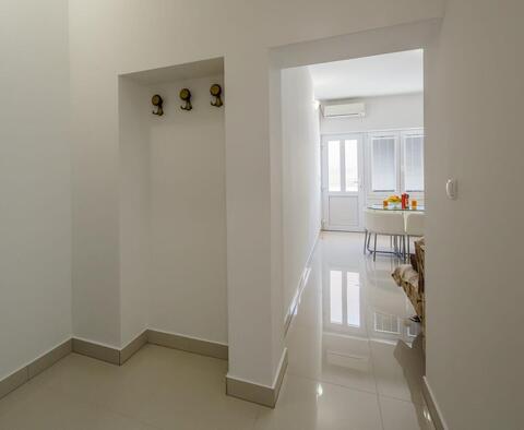 Apartament na parterze, Kastela, 80m od morza, na sprzedaż - pic 13