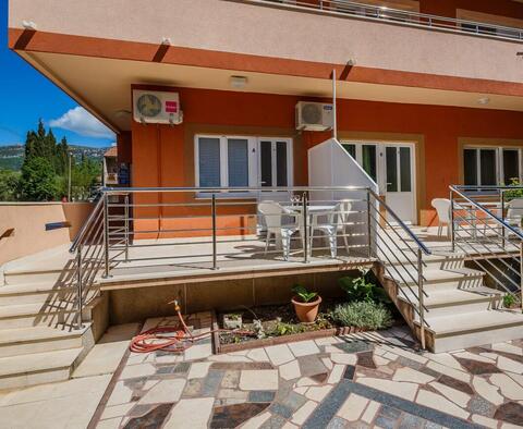 Appartement au rez-de-chaussée, Kastela, à 80m de la mer, à vendre - pic 16