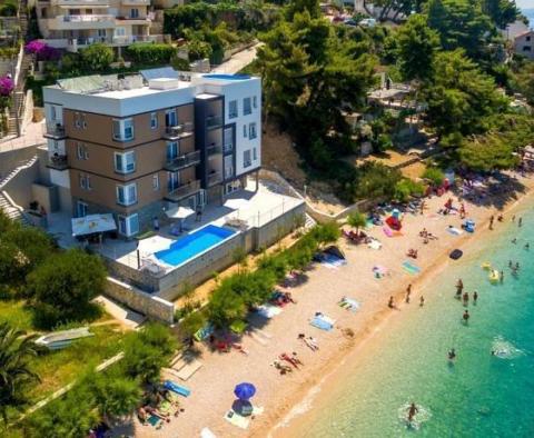 Na sprzedaż fantastyczna działka nad morzem na Riwierze Omis w pobliżu plaży - przeznaczona pod budowę hotelu apartamentowego! - pic 10