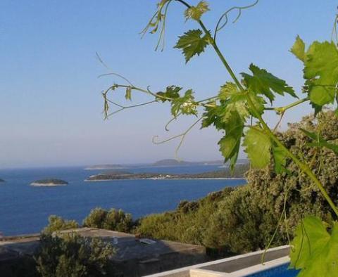 Eine gemütliche Villa im niedrigen Ferienort Sevid zwischen Trogir und Rogoznica, am Rande fabelhafter Buchten und Halbinseln in Kroatien - foto 3