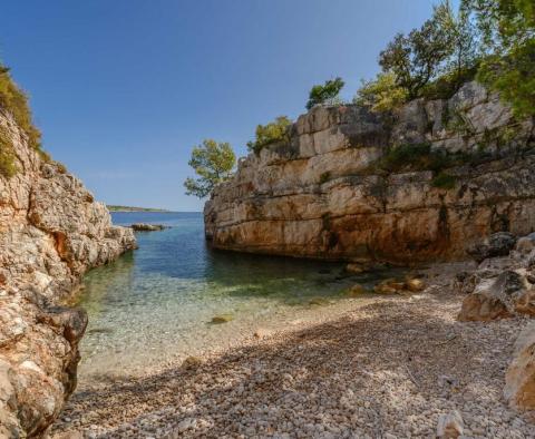 Schönes Anwesen am Wasser auf einer kleinen Insel in der Nähe von Split auf 8414 m2 - eine völlig isolierte Halbinsel wird Ihnen gehören, mit einem Liegeplatz für ein Boot! - foto 5