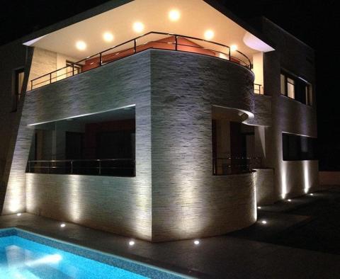 Rare modern villa in Zadar with sea views and swimming pool, 120 meters from the sea only - pic 12