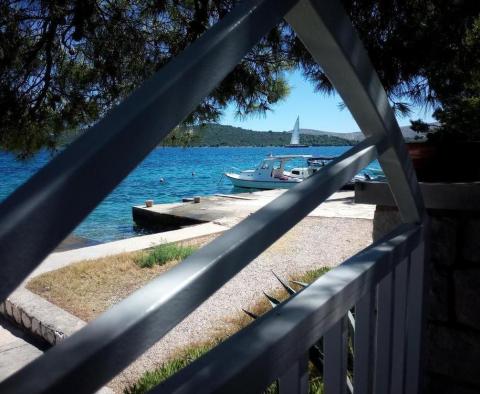 Villa en bord de mer avec sortie directe sur la plage, avec possibilité d'amarrer un yacht - pic 30