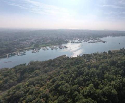 Fantastisches Grundstück am Wasser in der Gegend von Porec - für 5*****-Golfplatzprojekt mit Hotel, Villen und Apartments geplant - foto 3