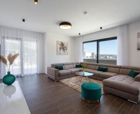 Számos modern luxusvilla Strozanacban, panorámás kilátással a tengerre - pic 24