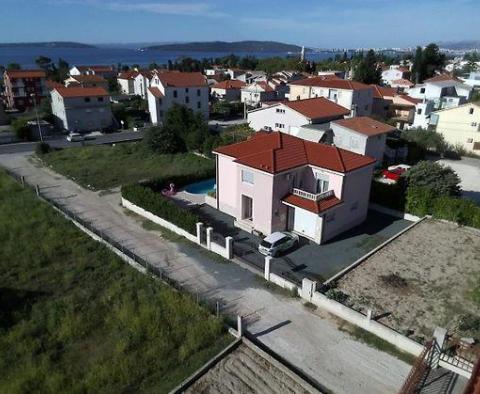 Magnifique villa familiale à Kastela avec piscine et garage, à seulement 300 mètres de la plage - pic 25