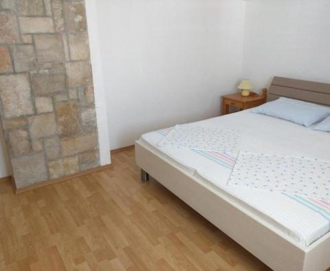 Apart-Haus in erster Meereslinie in Vrbosko, Hvar - foto 7