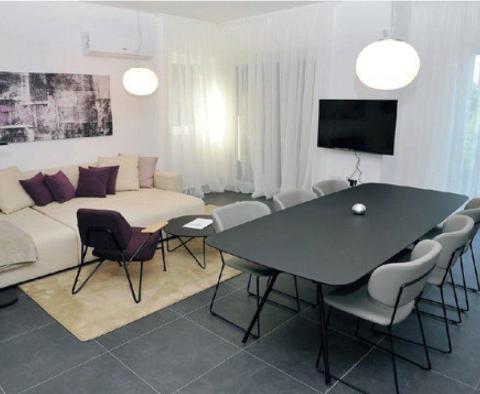 Fantastyczna nieruchomość turystyczna z 6 luksusowymi apartamentami przy piaszczystej plaży na Riwierze Opatija - pic 47