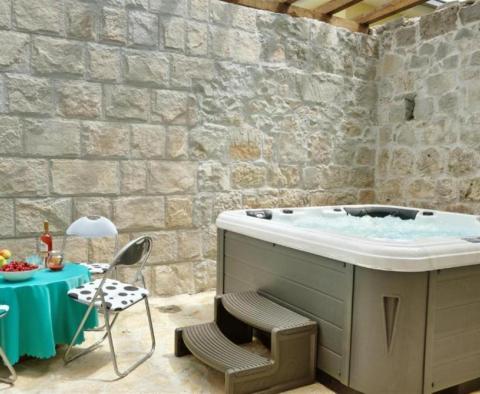 Renovated four story stone house with a garden,sea view and jacuzzi pool in Solin - pic 2