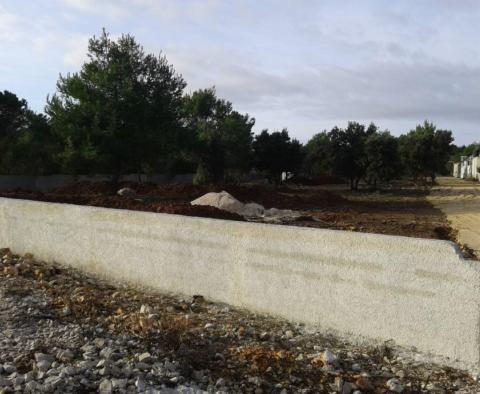 Baugrundstück zum Verkauf auf der Insel Vir, 100 Meter vom Strand entfernt, herrlicher Meerblick - foto 9