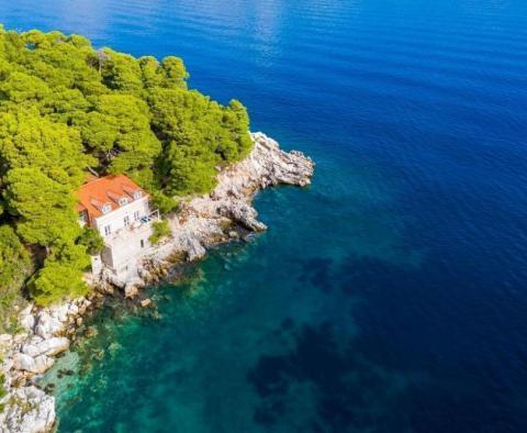 Unique waterfront villa in Dubrovnik area with private beach platform, on a large green land plot of 1240 sq.m. 