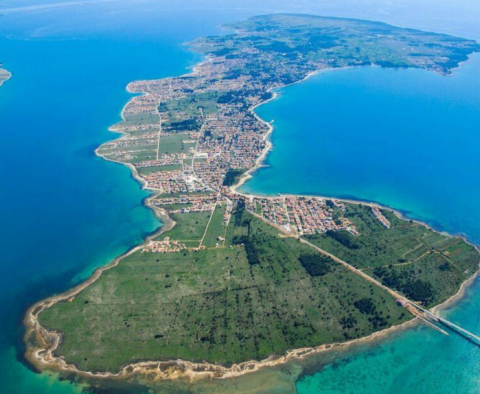 Urbanisiertes Land auf der Insel Vir in der 2. Meereslinie - foto 9