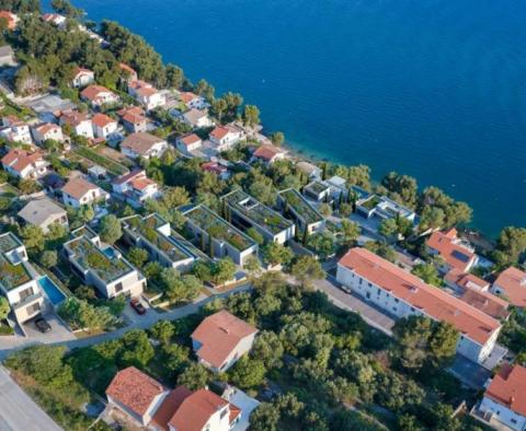 Villa moderne exceptionnelle au bord de l'eau avec piscine à débordement dans la nouvelle communauté de Ciovo - pic 12