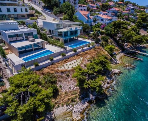 Villa moderne exceptionnelle au bord de l'eau avec piscine à débordement dans la nouvelle communauté de Ciovo - pic 2