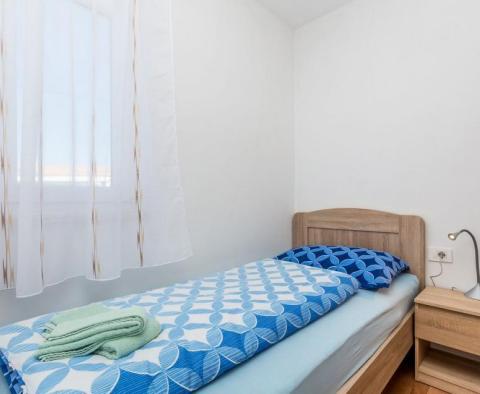 Nová samostatně stojící budova se dvěma apartmány v Punatu, 500 metrů od moře - pic 8