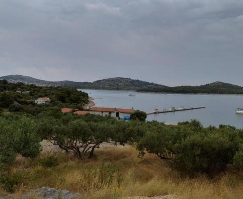 Einmalige Gelegenheit, 31.500 m² zu kaufen. Grundstück auf der Insel in der Nähe des Naturparks Kornati mit einem funktionierenden Restaurant und einem Yachthafen - foto 5