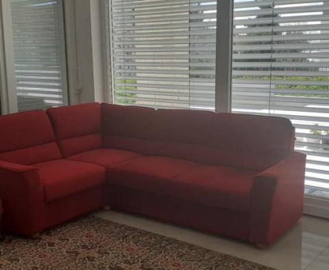 Dva perfektní apartmány s výhledem na moře na prodej ve Splitu jen 150 metrů od moře - pic 4