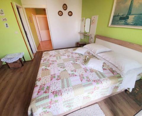 Three-bedroom seafront apartment right on Makarska riva! - pic 14